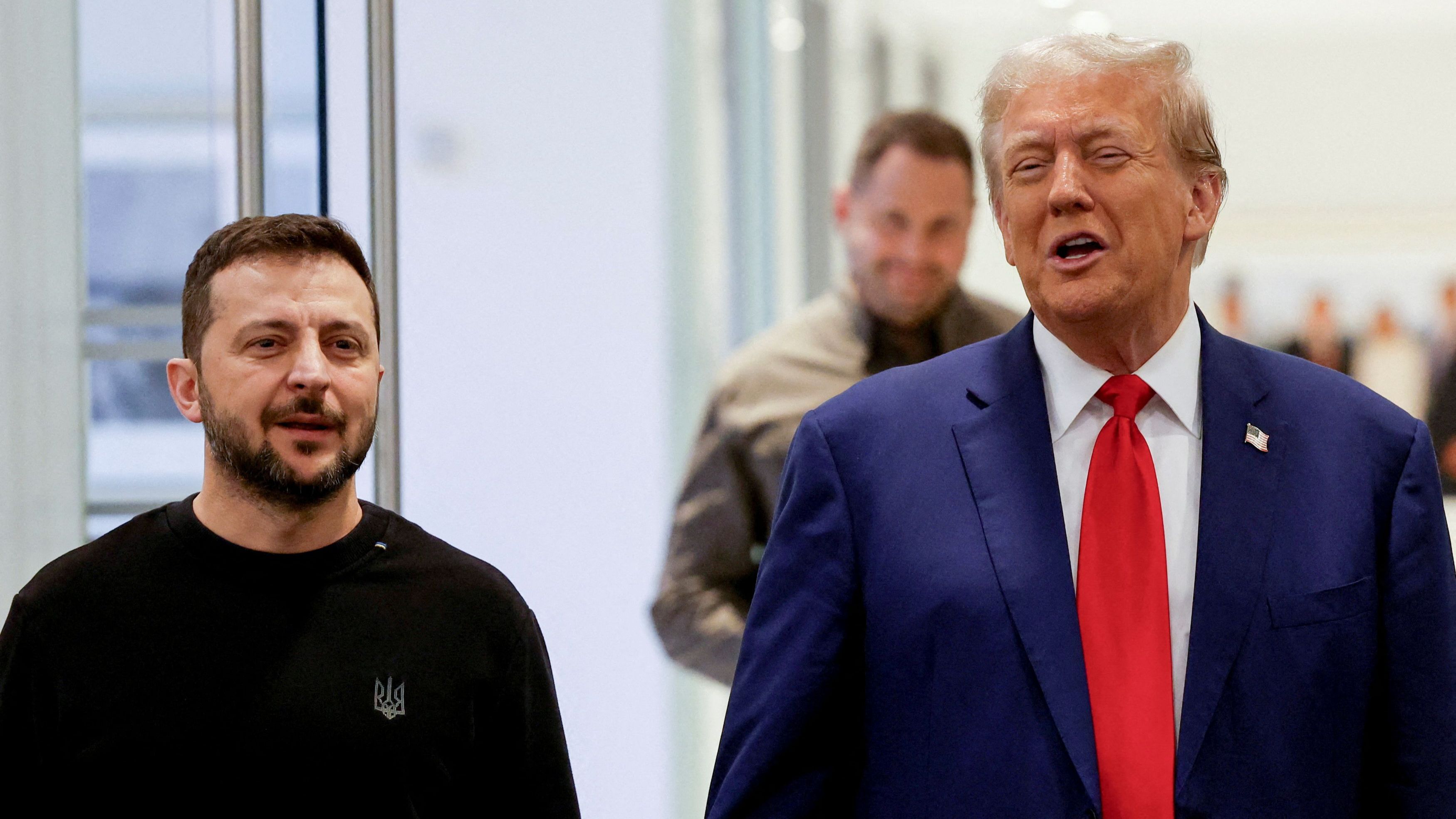 El Departamento del Tesoro de Estados Unidos declaró en un comunicado que el acuerdo prevé la creación del Fondo de Inversión y Reconstrucción entre Estados Unidos y Ucrania "en reconocimiento del importante apoyo financiero y material que el pueblo estadounidense ha prestado a la defensa de Ucrania".
