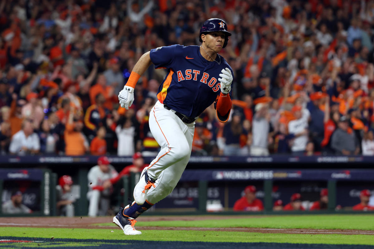 El campocorto dominicano Jeremy Peña alcanzó un importante hito en su joven carrera en las Grandes Ligas al conectar su hit número 500 durante la victoria de los Astros de Houston 9-2 sobre los Marineros de Seattle, este jueves por la noche en el Minute Maid Park.