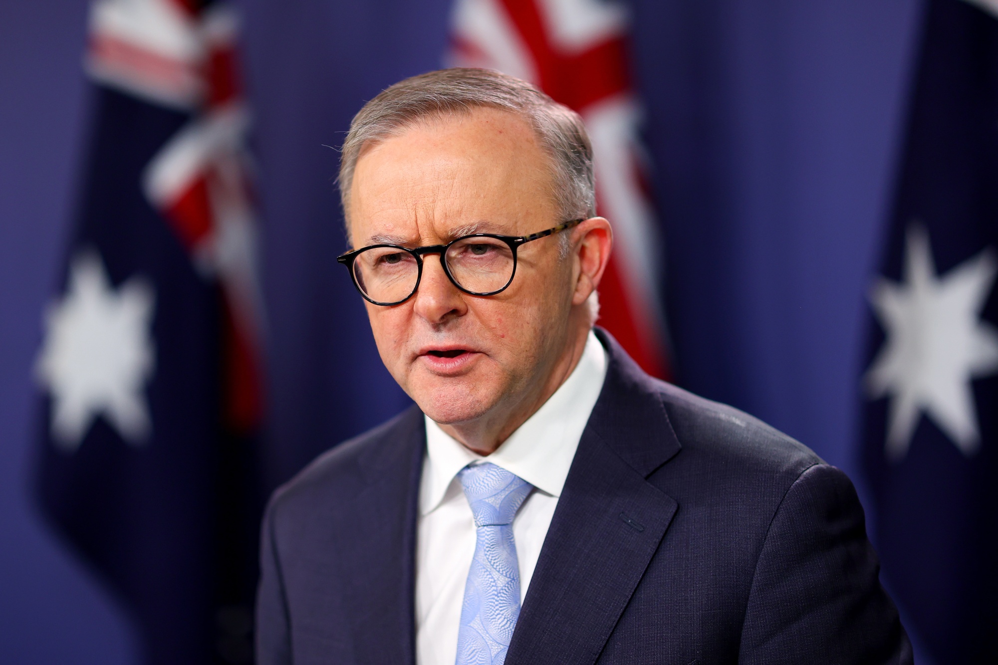 El primer ministro australiano, Anthony Albanese, proclamó la victoria del Partido Laborista en las elecciones generales celebradas este sábado, asegurando que su formación está "en camino de formar un gobierno con mayoría absoluta", pese a que el escrutinio aún no ha concluido.