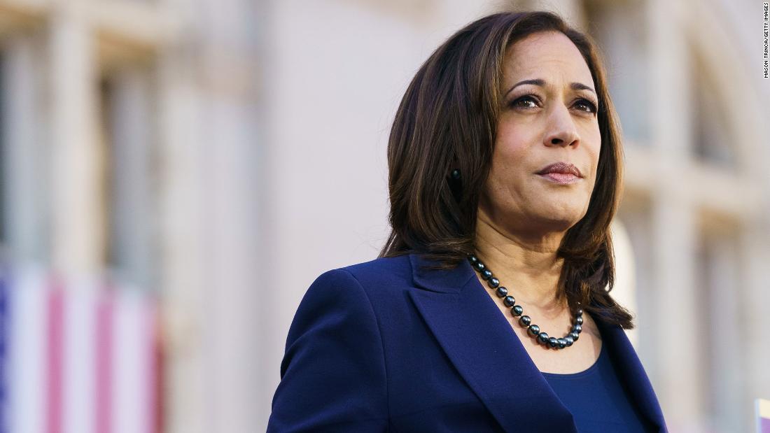 Tras mantener un bajo perfil después de su derrota electoral, la exvicepresidenta Kamala Harris reapareció este miércoles en la escena política en un discurso donde criticó duramente al presidente de EE.UU., Donald Trump, y alertó que el país está al borde de una "crisis constitucional"