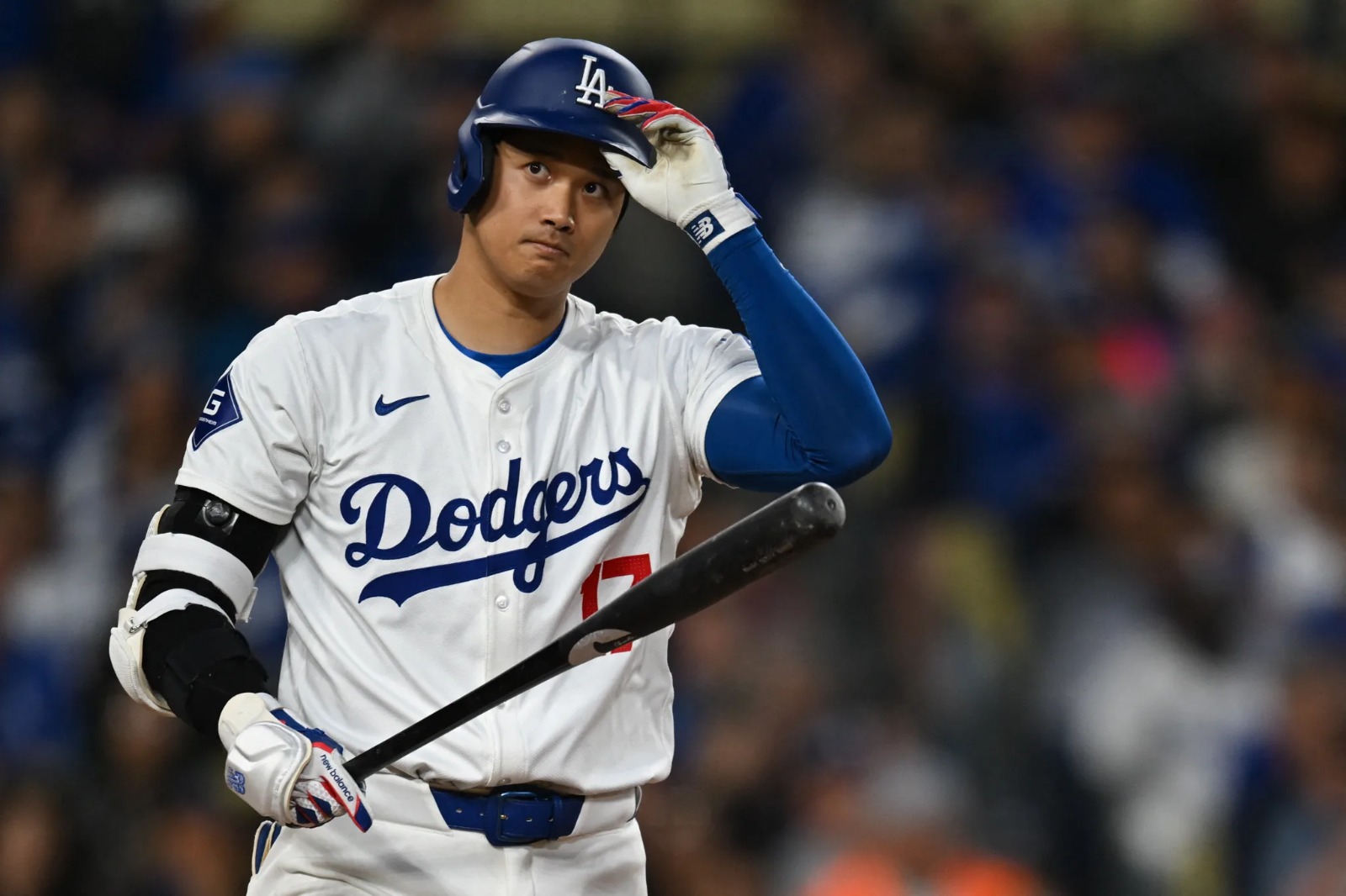 En una noche dedicada a su figura, Shohei Ohtani ofreció un espectáculo memorable. El astro japonés conectó dos cuadrangulares e impulsó seis carreras para liderar la aplastante victoria de los Dodgers de Los Ángeles por 19-2 sobre los Atléticos de Oakland, consolidando su dominio en casa y alcanzando la cima de la tabla de jonrones de las Grandes Ligas.