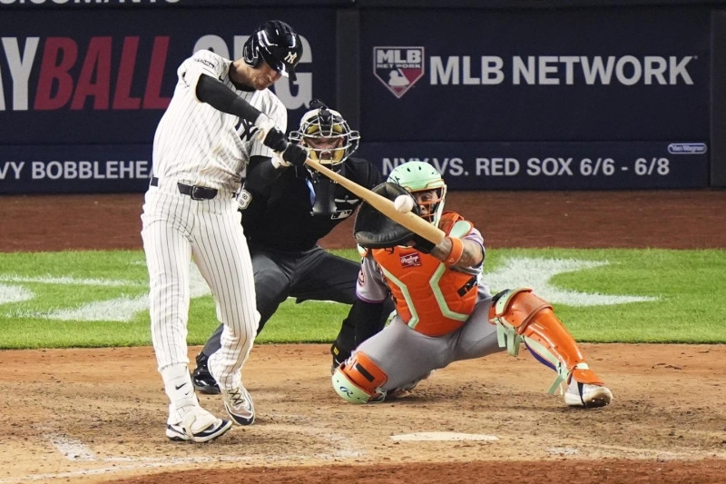 Cody Bellinger conectó un grand slam que coronó una octava entrada de seis carreras y le dio seis carreras impulsadas el domingo por la noche, enviando a los Yankees de Nueva York a una victoria de 8-2 sobre los Mets de Nueva York.