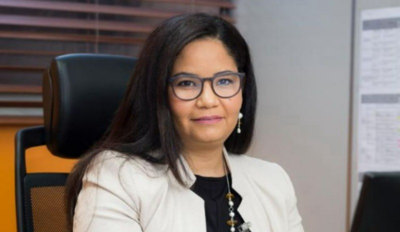 El presidente de la República, Luis Abinader, designó a Mildred Gabriela Martínez Mejía como nueva directora general de la Oficina Nacional de Estadísticas (ONE), en reemplazo de Miosotis Rivas Peña. Esta última fue nombrada jefa de la Sede Subregional de la Comisión Económica para América Latina y el Caribe (Cepal) para el Caribe, con sede en Puerto España, Trinidad y Tobago.
