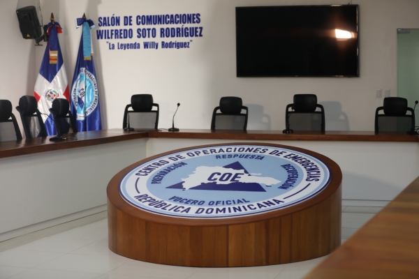 El Centro de Operaciones de Emergencias (COE) informó la mañana de este jueves que mantiene 10 provincias en alerta, debido a la posibilidad de inundaciones repentinas urbanas y rurales, crecidas de ríos, arroyos y cañadas, así como deslizamientos de tierra, producto de las lluvias que han estado afectando el país.
