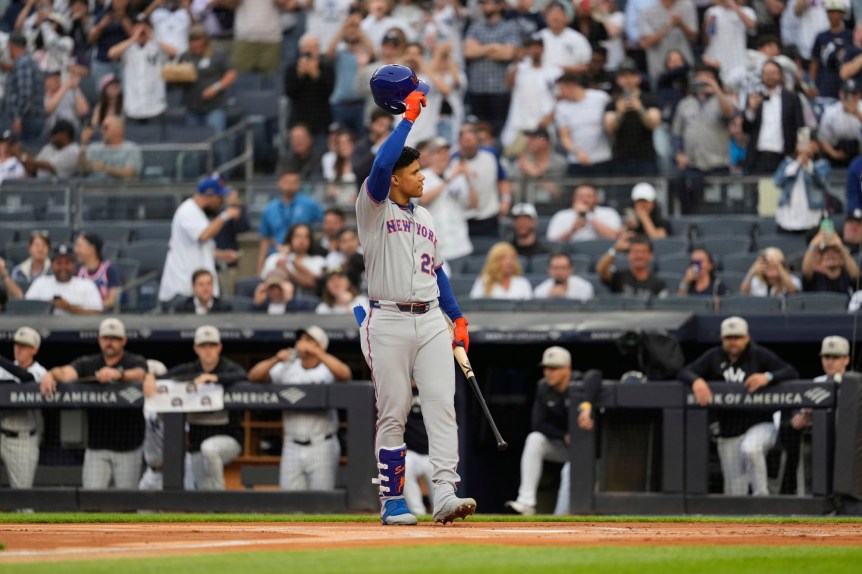 En una noche cargada de emociones y simbolismo, Carlos Rodón hiló su cuarta victoria consecutiva y los Yankees de Nueva York vencieron 6-2 a los Mets, en el primer juego de la esperada Serie del Subway 2025. Pero los reflectores también apuntaron al regreso de Juan Soto al Bronx, donde fue recibido con una mezcla de abucheos y respeto.