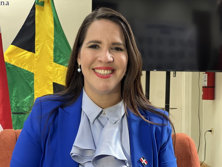 El presidente de la República Dominicana, Luis Abinader, anunció un reajuste en el cuerpo diplomático del país. A través de un decreto, el mandatario movió a la embajadora Angie Martínez de su cargo en Jamaica y la designó como embajadora ante Corea.