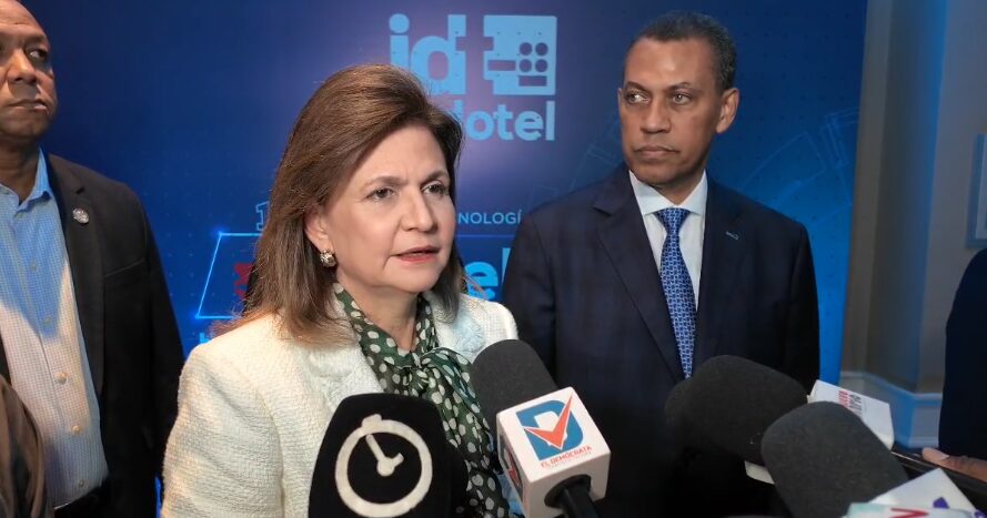 La vicepresidenta de la República Raquel Peña, manifestó que la crisis migratoria haitiana es un tema que compete a todos los actores políticos y espera que los expresidentes convocados por el presidente Luis Abinader acudan al Palacio Nacional para abordar esta situación.