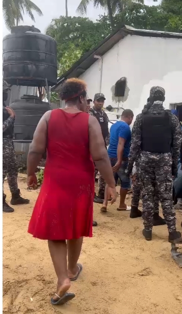 Este martes 7 de mayo, entre las 7:30 y 8:00 a.m., ocurrió un desalojo violento e ilegal en Las Terrenas, donde fueron destruidas viviendas, negocios, restaurantes y locales pertenecientes a asociaciones de pescadores.