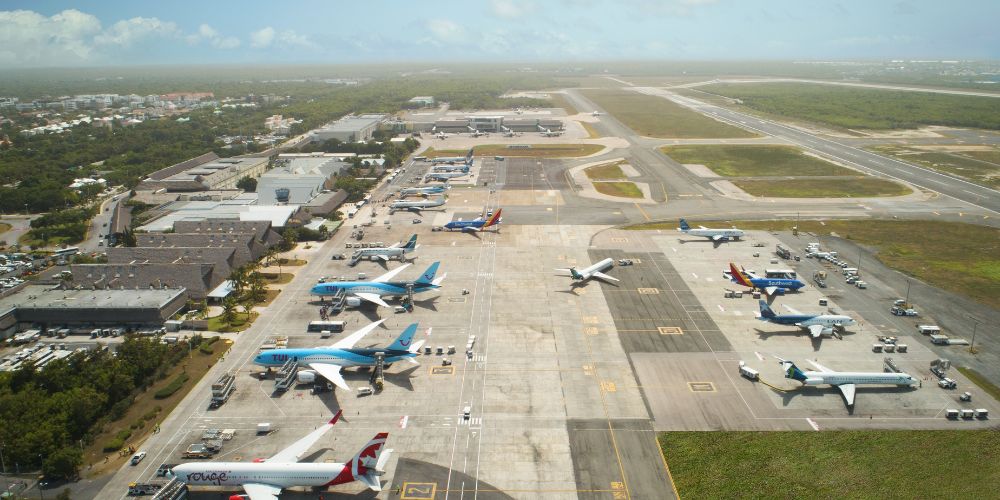 El Aeropuerto de Punta Cana (PUJ) inició los trabajos de remozamiento y expansión del parqueo de su Terminal B, y anunció cambios operativos temporales en los accesos a la terminal aérea.