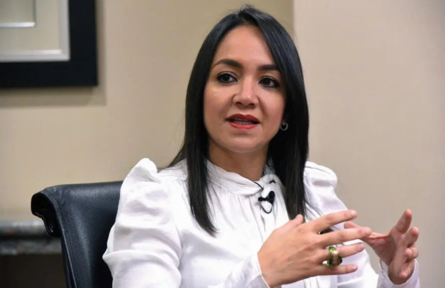 La ministra de Interior y Policía, Faride Raful, denunció este martes una campaña de descrédito y chantaje digital en su contra de la que supuestamente ha sido víctima en los últimos meses, y anunció que ha instruido a su equipo legal para iniciar acciones judiciales contra todos los involucrados.
