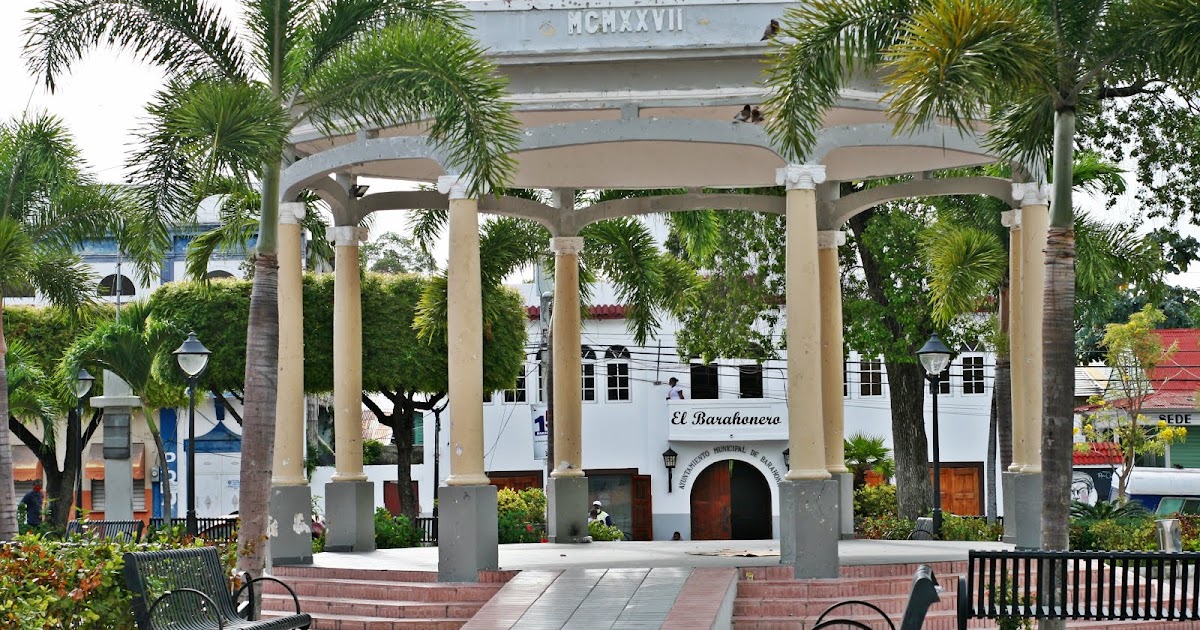 La glorieta del Parque Central de Barahona, una obra donada por Luis E. Del Monte, un próspero comerciante del siglo pasado, podría colapsar en cualquier momento y provocar una tragedia con pérdidas de vidas humanas.