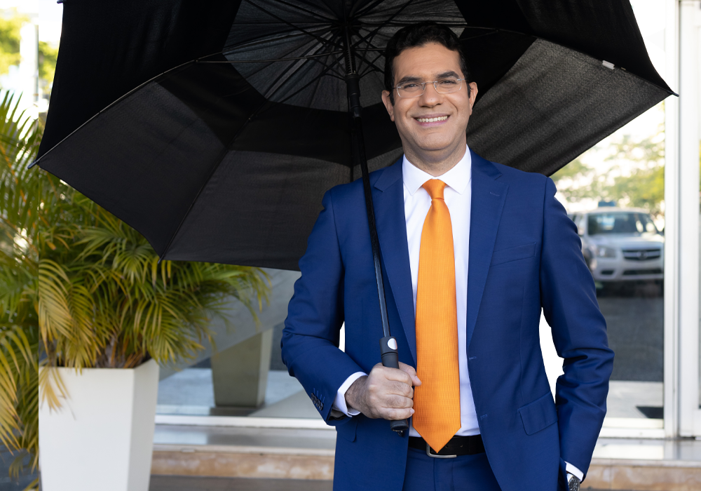 El Analista Meteorológico, Jean Suriel, recomendó este viernes a los ciudadanos quedarse en casa y no salir, al menos que sea una urgencia, debido a las extremas inundaciones que se registran en Santo Domingo producto de la vaguada en varios niveles de la troposfera que continúa generando aguaceros en varios puntos del país.