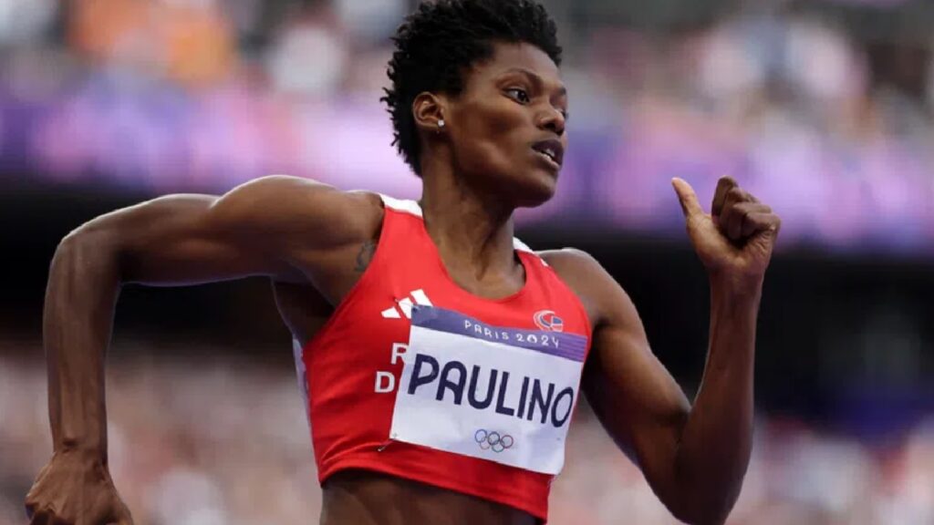 No estará en la línea de salida este viernes en Doha, pero eso no significa que Marileidy Paulino esté lejos de la acción. La estrella dominicana del atletismo ha optado por un enfoque estratégico para su temporada 2025, y su debut en la prestigiosa Liga Diamante será el 20 de junio, en París.
