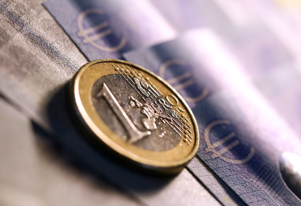 La cotización del euro frente al peso dominicano muestra niveles estables este jueves 22 de mayo de 2025, según las tasas publicadas por distintas entidades financieras del país.