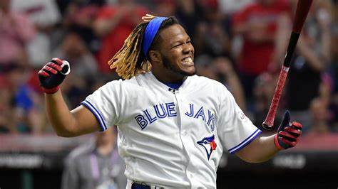 El dominicano Vladimir Guerrero Jr. brilló en los momentos clave al conectar un jonrón de tres carreras en la octava entrada, llevando a los Azulejos de Toronto a una victoria por 4-2 sobre los Medias Rojas de Boston este jueves en el Rogers Centre.