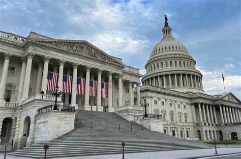 La Cámara de Representantes del Congreso de EE.UU. aprobó este jueves por estrecho margen del plan fiscal y de gastos, impulsado por el presidente Donald Trump, que ahora pasará a discusión en el Senado.