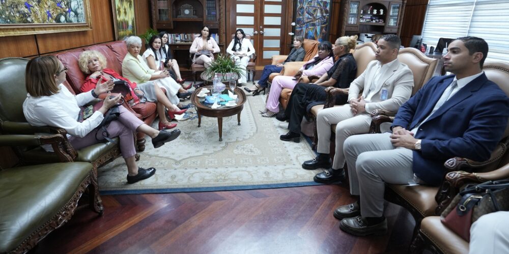 La Procuraduría General de la República, encabezada por Yeni Berenice Reynoso, anunció la reapertura de la Unidad de Protección Animal del Ministerio Público para fortalecer la persecución de los delitos contra los animales.