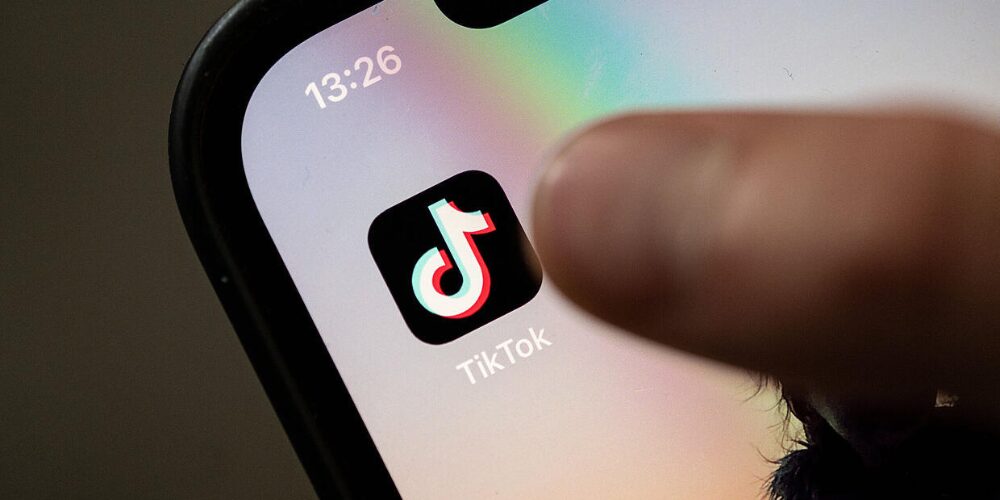  El presidente estadounidense, Donald Trump, consideró este miércoles la posibilidad de "salvar" la presencia de TikTok en los Estados Unidos, pero estimó que para hacerlo de forma adecuada se necesitará la aprobación de China.