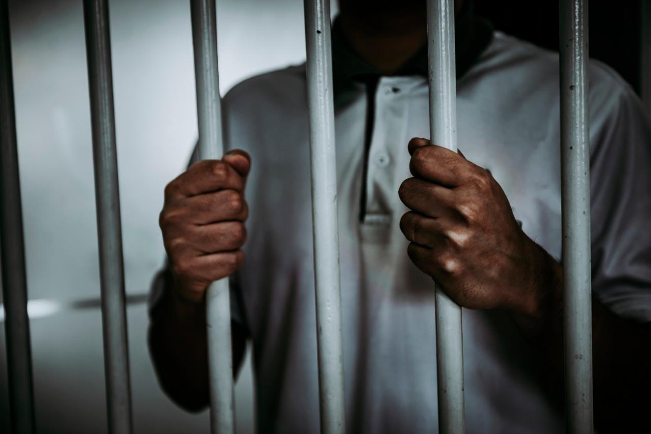El Primer Tribunal Colegiado de Santo Domingo Este condenó a 20 años de prisión a Enmanuel Bautista, tras hallarlo culpable del asesinato de un cabo de la Policía Nacional durante un atraco. El hecho, en el que Bautista actuó junto a un cómplice, ocurrió en 2023 en el sector Brisas del Este.