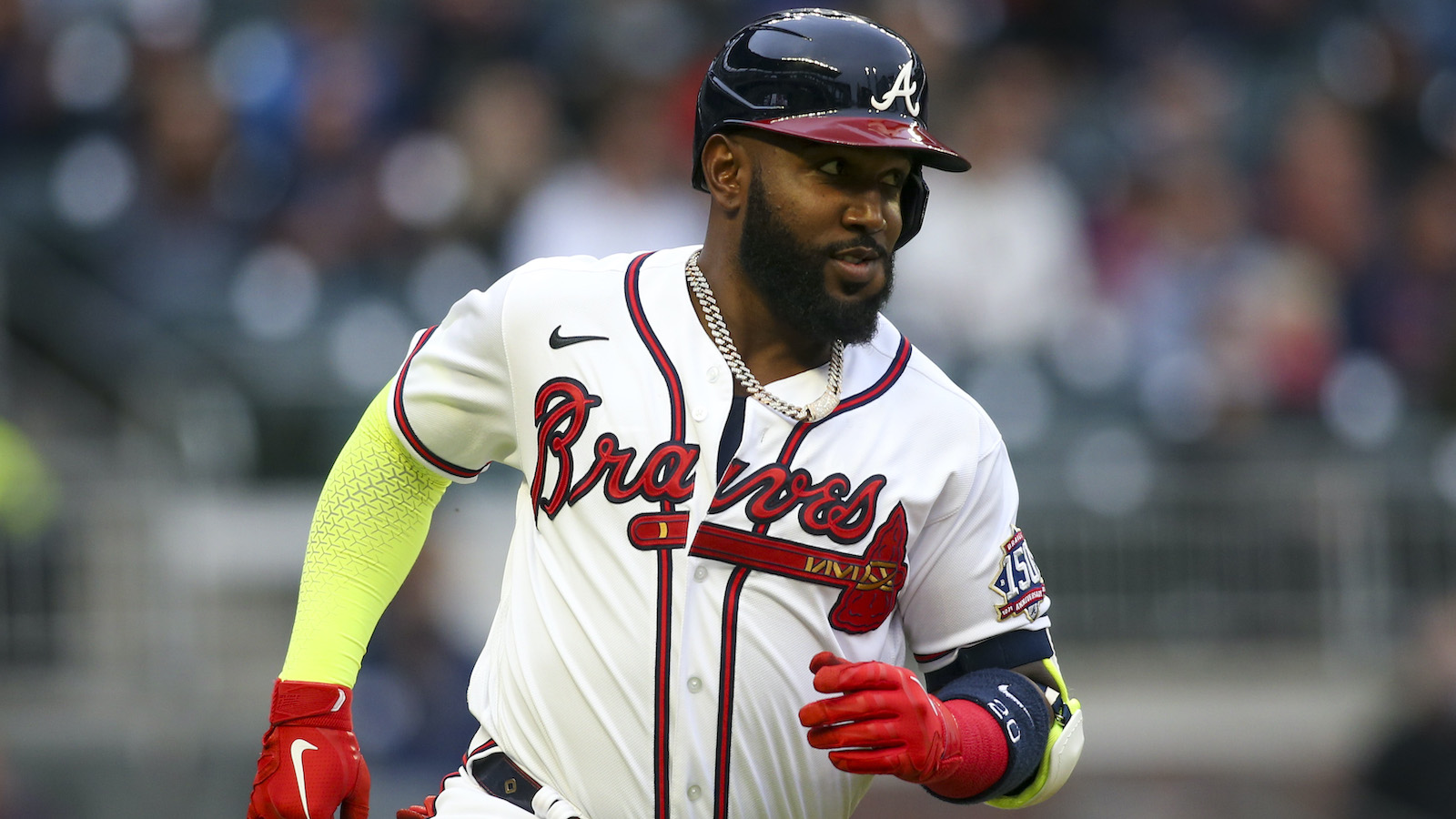 Los Bravos de Atlanta se impusieron 2-1 a los Rojos de Cincinnati en un dramático juego que se definió en la décima entrada, luego de una destacada actuación monticular de Chris Sale y un batazo decisivo de Marcell Ozuna.
