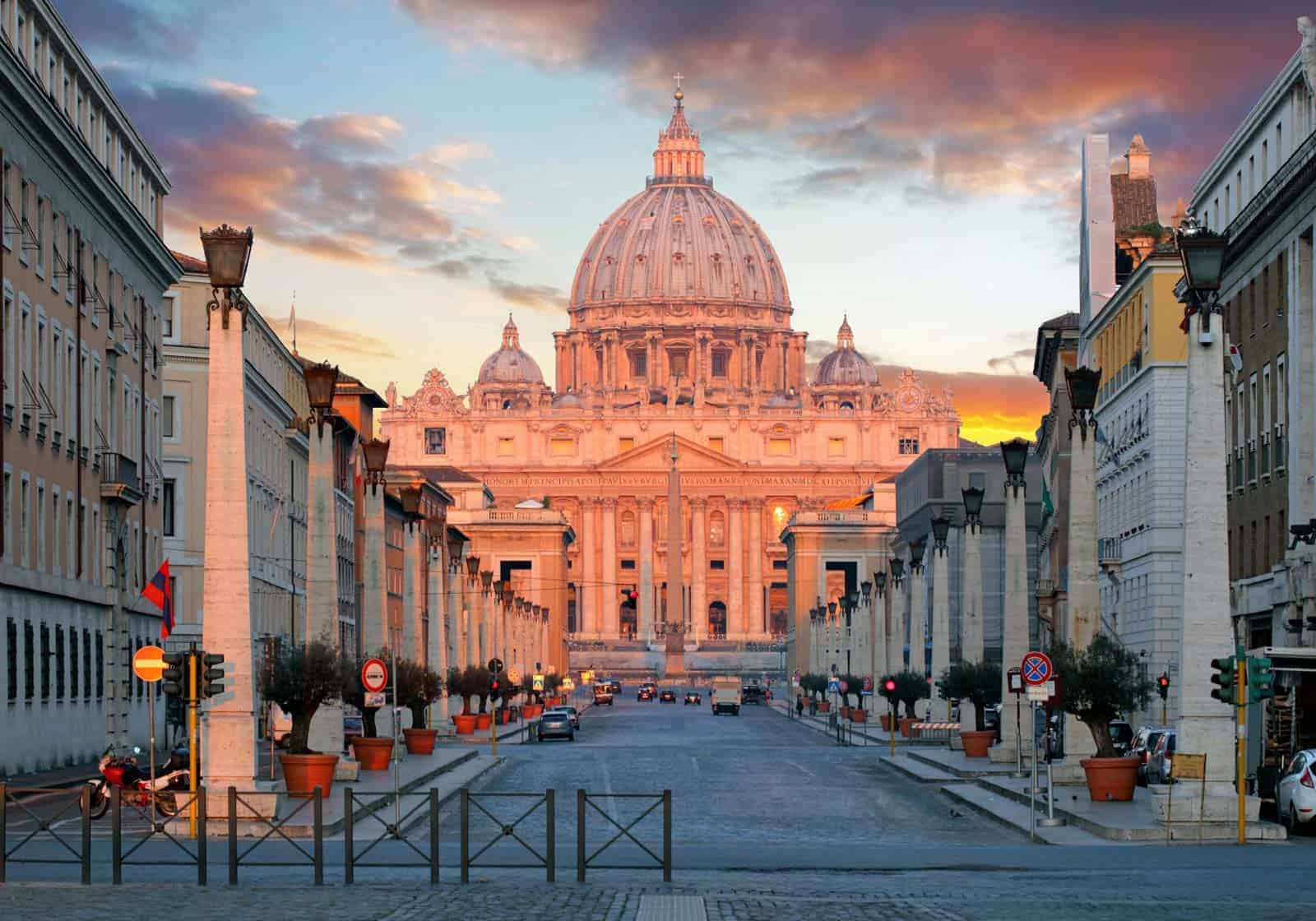 El Vaticano ofició este domingo la última misa de las “Novendiales”, periodo de nueve días de luto en memoria del difunto Papa Francisco, mientras los cardenales se preparan para buscar a su sucesor en el cónclave desde el miércoles.