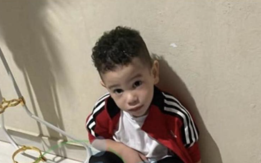 A más de un mes de la desaparición del niño Roldany Calderón, de apenas tres años, las autoridades dominicanas mantienen activas las labores de búsqueda en la comunidad de Manabao, municipio de Jarabacoa, donde fue visto por última vez.