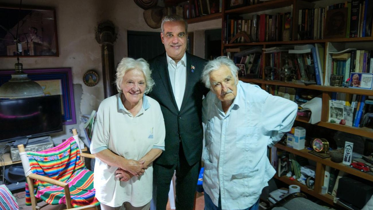 El presidente de la República Dominicana, Luis Abinader, expresó este martes su pesar por la muerte del expresidente uruguayo Pepe Mujica, a quien definió como un referente de humildad, sabiduría y compromiso social en América Latina.