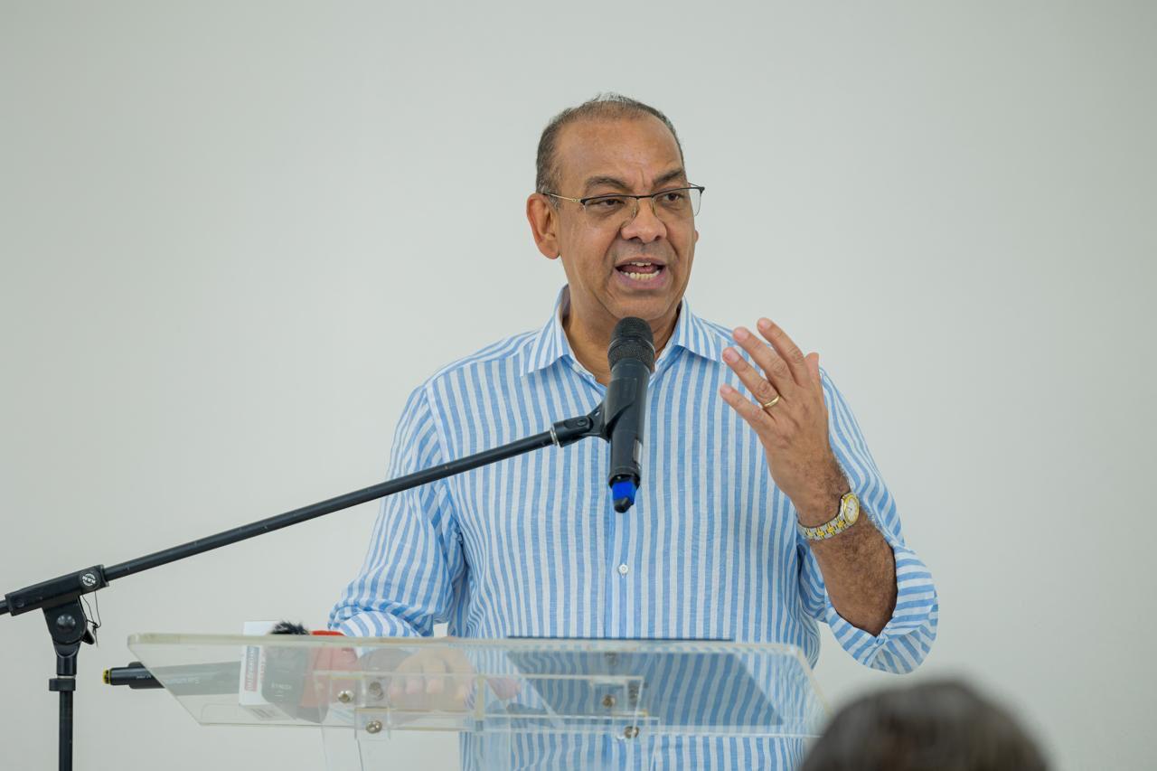 El exministro de Obras Públicas Deligne Ascensión dijo que la excepcional experiencia de Leonel Fernández, Hipólito Mejía y Danilo Medina como pasados presidentes de la República, podría ayudar al país a reforzar las gestiones que viene librando el presidente Luis Abinader para encarar la grave situación que representa la inmigración haitiana.