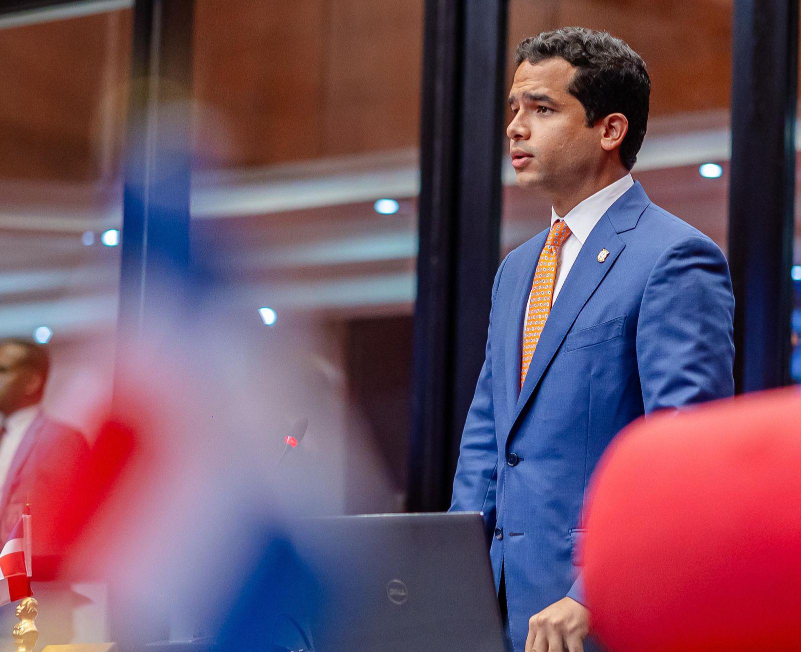 El Senado de la República aprobó este martes, en segunda lectura, el proyecto de ley que penaliza con hasta 40 años de prisión el tráfico de migrantes.