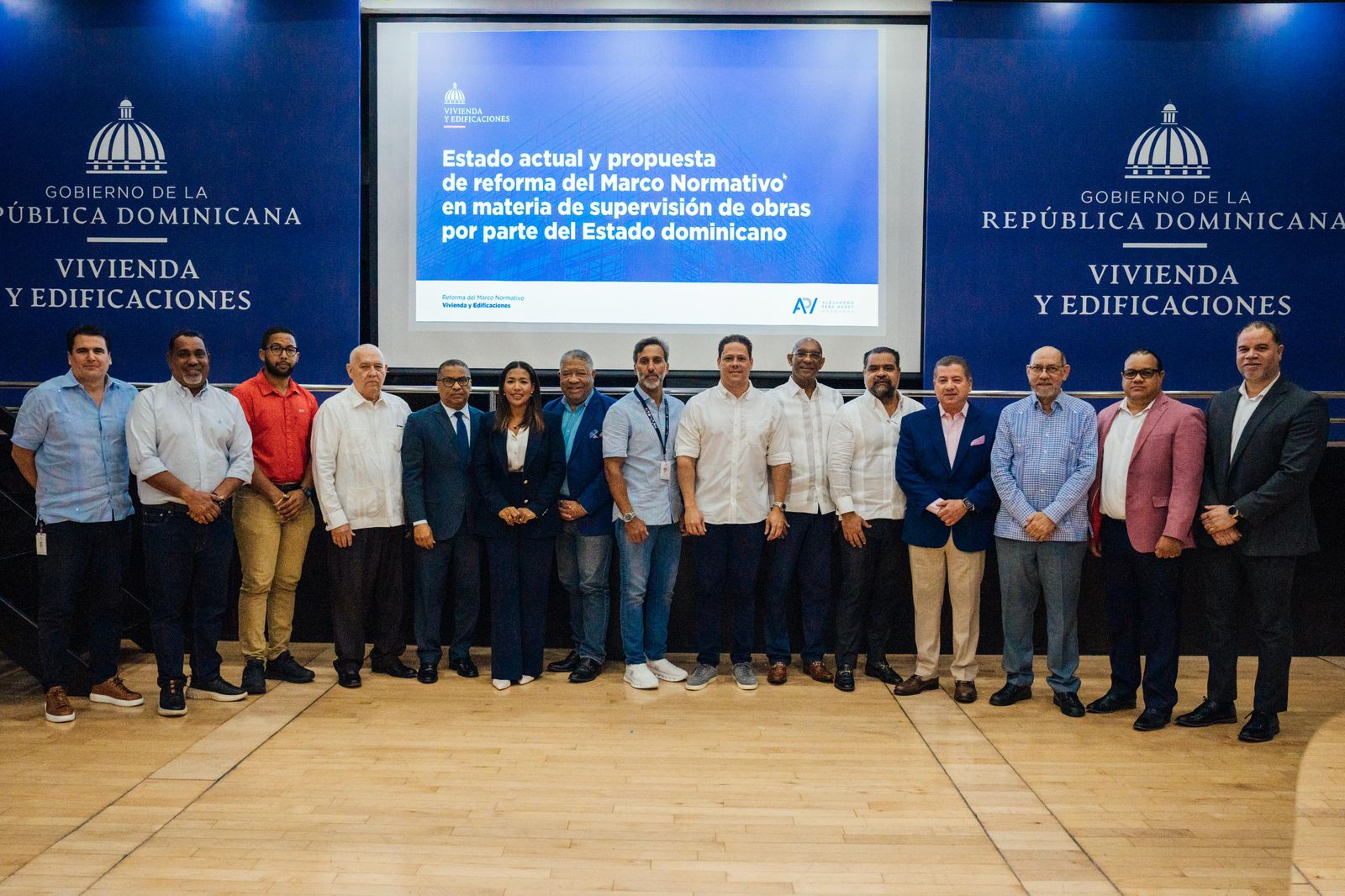 El Ministro de Vivienda y Edificaciones (MIVED), Carlos Bonilla, socializó la propuesta de reforma del Marco Normativo en materia de supervisión de obras por parte del Estado dominicano.