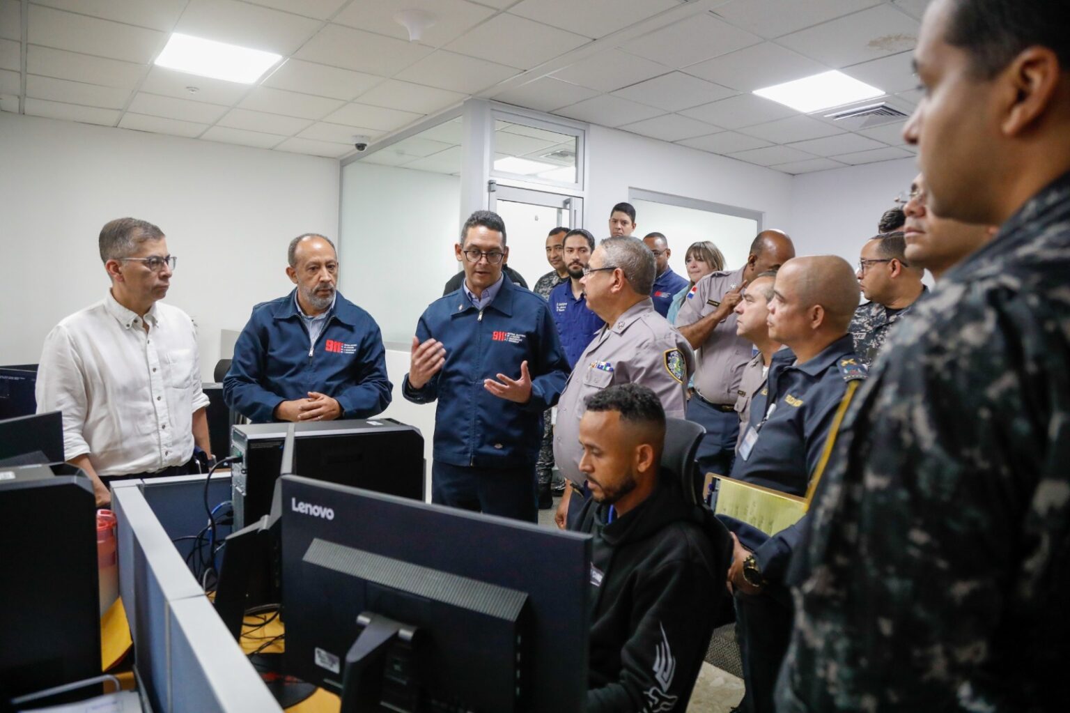 El Sistema Nacional de Atención a Emergencias y Seguridad 911 sostuvo este sábado una reunión técnica de coordinación con la Policía Nacional, como parte de la segunda etapa del Proceso de Reforma, Modernización y Transformación Policial. El objetivo fue afianzar la interconexión entre las instituciones para la implementación del Nuevo Modelo de Prestación del Servicio de Policía (NMPSP).