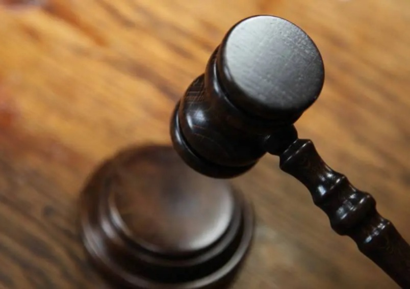 Tras analizar las pruebas que recolectó la Fiscalía de Santiago, un tribunal impuso una condena de 20 años de reclusión contra un hombre que violó sexualmente a su hija de 9 años de edad, en una relación incestuosa que obligó a la víctima a callar bajo amenazas de hacerle daño.