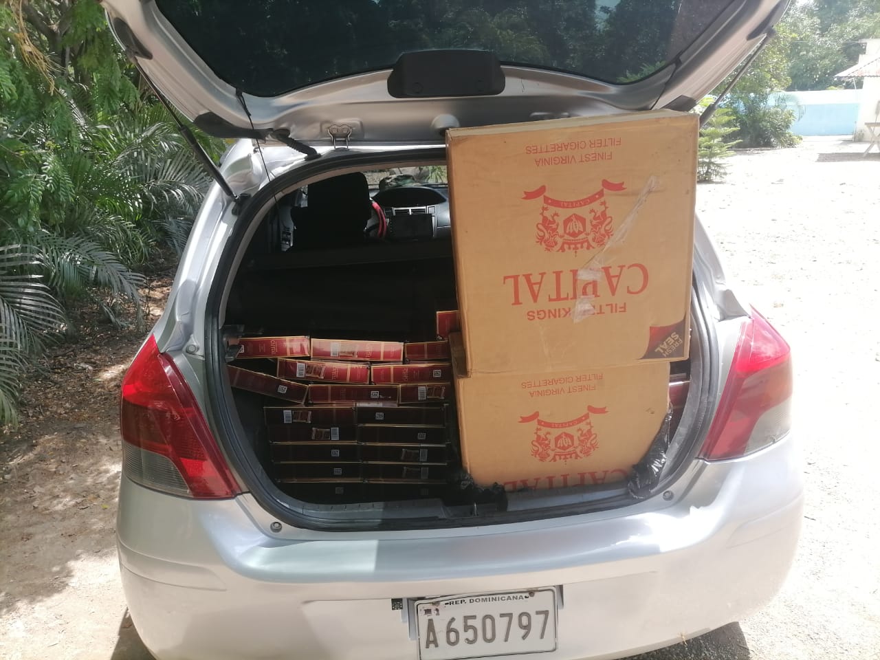 Un cabo del Ejército de República Dominicana fue detenido por miembros de la misma institución, cuando fue sorprendido con un contrabando de más de 59,000 cigarrillos en Dajabón.