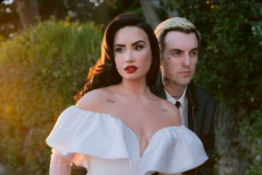 La cantante y actriz Demi Lovato ya es una mujer casada. La exestrella de Disney contrajo matrimonio con su pareja, el músico y compositor Jordan Lutes, el pasado domingo 25 de mayo en una emotiva e íntima ceremonia celebrada en California. 