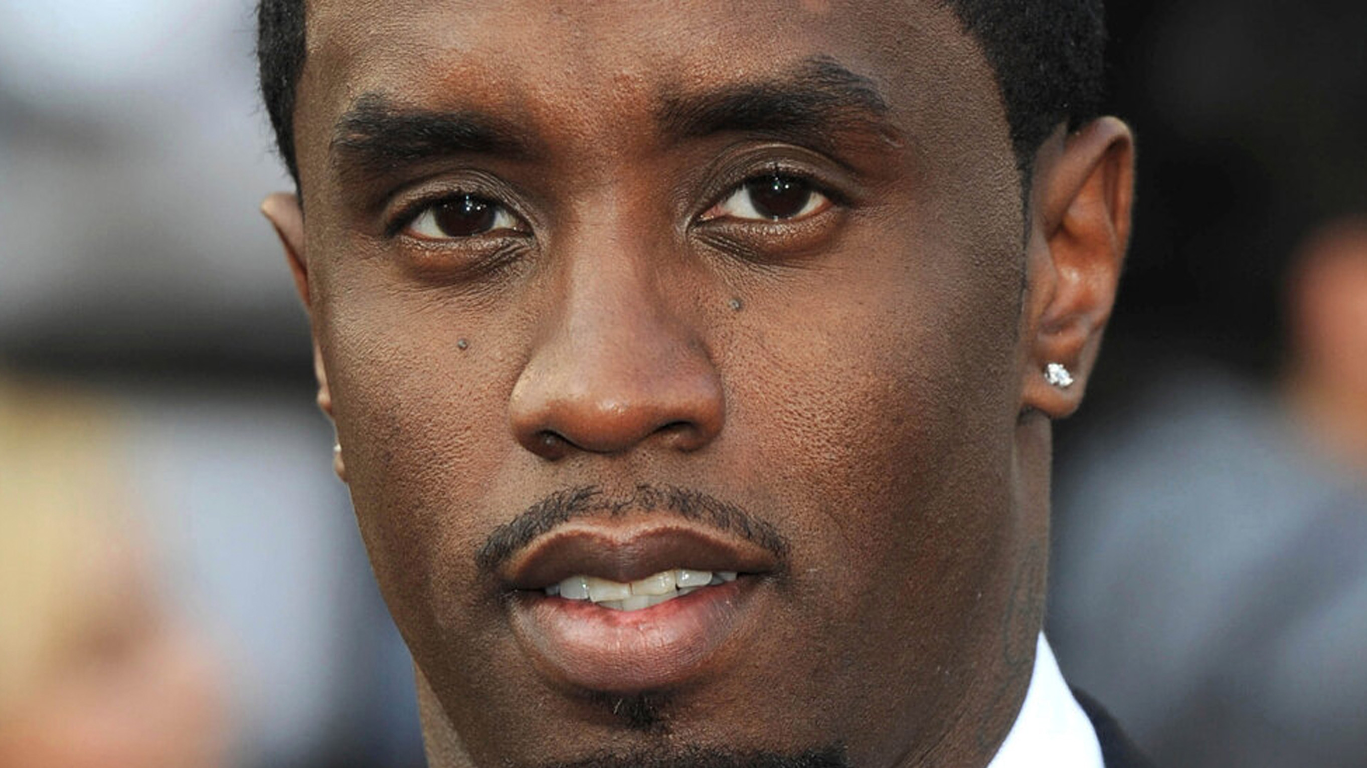 La defensa del rapero estadounidense Sean Combs, conocido como Diddy, argumentará durante el juicio en su contra por delitos sexuales que su relación con la principal víctima que testificará en el proceso fue violenta “en ambas direcciones”.