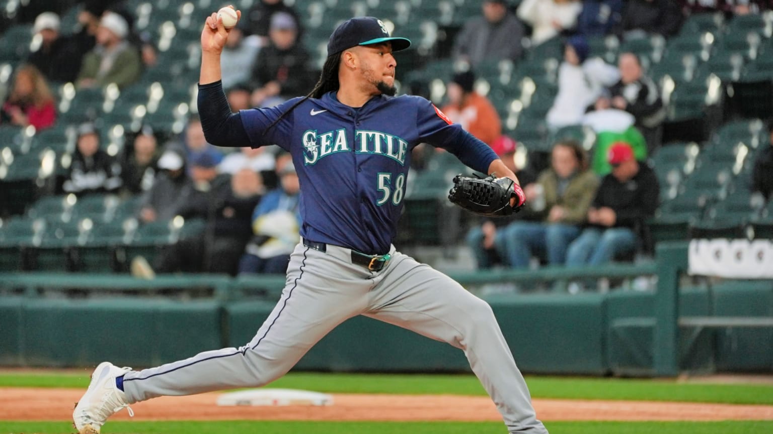 Los peloteros dominicanos José Soriano, Luis Castillo, Julio Rodríguez, Rafael Devers, Jesús Sánchez, Agustín Ramírez y Otto López protagonizaron una destacada actuación en la jornada del lunes en las Grandes Ligas, dejando su huella con victorias desde el montículo, batazos decisivos y un alto nivel ofensivo que reafirma el protagonismo quisqueyano en la MLB.