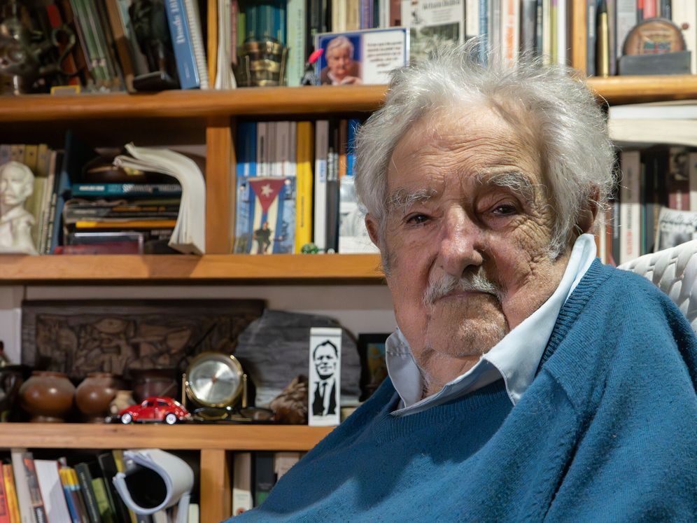 Uruguay se despide de José Mujica, o, como comúnmente se le conocía, Pepe Mujica. El líder del Movimiento de Participación Popular ha muerto este martes a los 89 años. Fue expresidente del país entre 2010 y 2015 y eterna voz revolucionaria que ni el cáncer de esófago que padecía apagó.