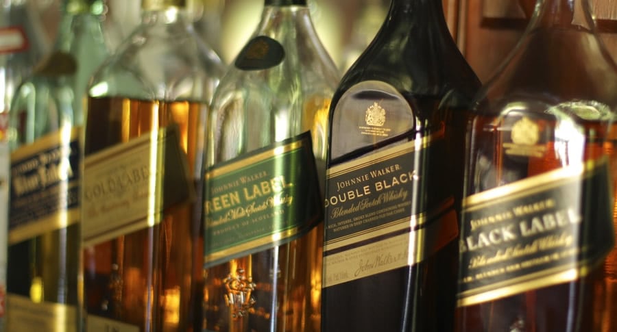 La empresa Diageo, propietaria de los whiskys Guinness, Johnnie Walker, Buchanan's, asì como de el vodka Smirnoff y otras bebidas, dijo que los aranceles que aplicó el presidente de los Estados Unidos, Donald Trump, a las importaciones, podrían afectar sus ganancias en 150 millones de dólares anuales.