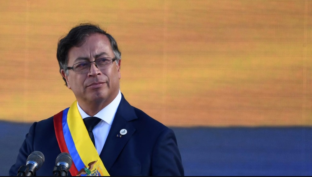 El presidente de Colombia, Gustavo Petro, viajará a Ciudad del Vaticano para asistir el próximo domingo a la misa del inicio del pontificado de León XIV e invitar al nuevo papa a visitar su país, informó este miércoles la canciller colombiana, Laura Sarabia.