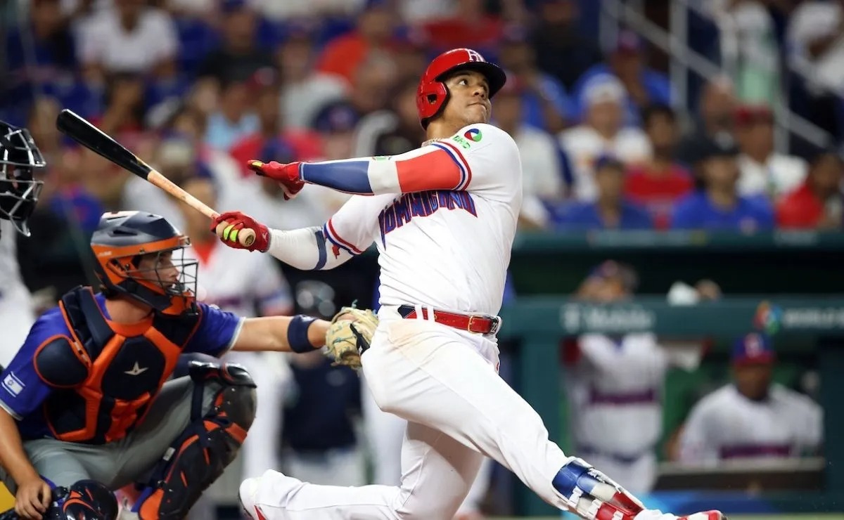 Juan Soto ha confirmado su intención de representar a República Dominicana en el próximo Clásico Mundial de Béisbol, que se celebrará en 2026. La noticia fue dada a conocer este martes durante una rueda de prensa en Nueva York, donde el jardinero expresó su entusiasmo por volver a vestir los colores patrios.
