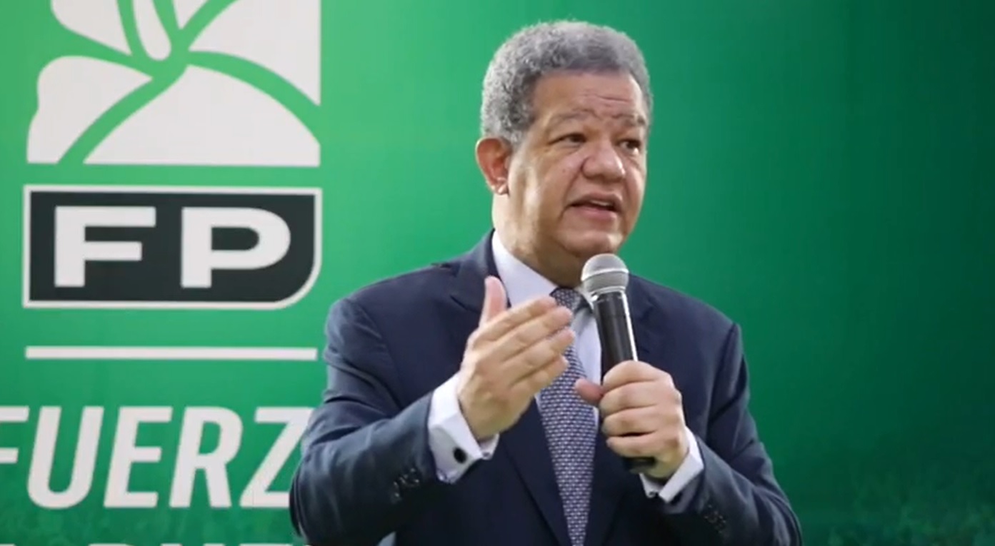 Leonel Fernández, líder del partido opositor Fuerza del Pueblo (FP), confirmó que recibió una carta de parte del presidente Luis Abinader en la que fue invitado a participar en un diálogo el próximo 14 de mayo, para discutir soluciones a la crisis en Haití y sus consecuencias para la República Dominicana.