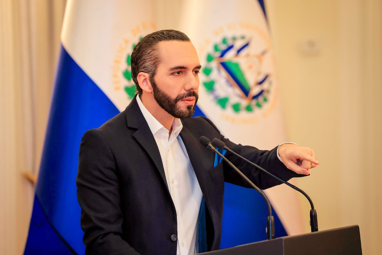 Organizaciones humanitarias de El Salvador han expresado su preocupación ante lo que consideran intentos del gobierno de Nayib Bukele por silenciar las voces críticas hacia el régimen de excepción, implementado desde hace tres años con el objetivo declarado de combatir a las pandillas.