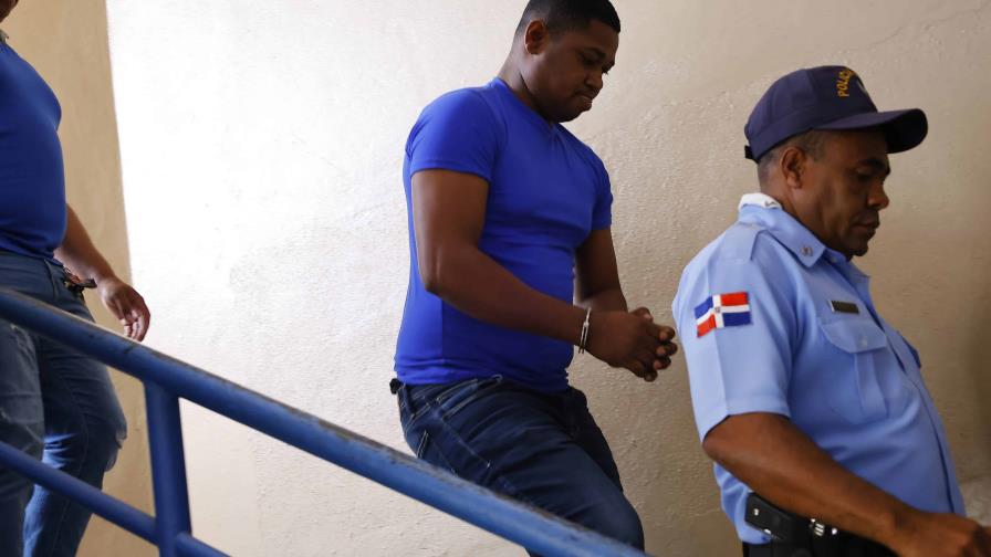 Fue aplazada para el próximo miércoles 7 de mayo a las 12:00 del mediodía la audiencia de solicitud de medida de coerción contra el sargento de la Policía Nacional, Ángel Luis Buten Almonte, señalado como el principal responsable de la muerte del joven Jhon Kohr Reyes, ocurrida en febrero pasado tras una redada policial en el sector Enriquillo, en Herrera.