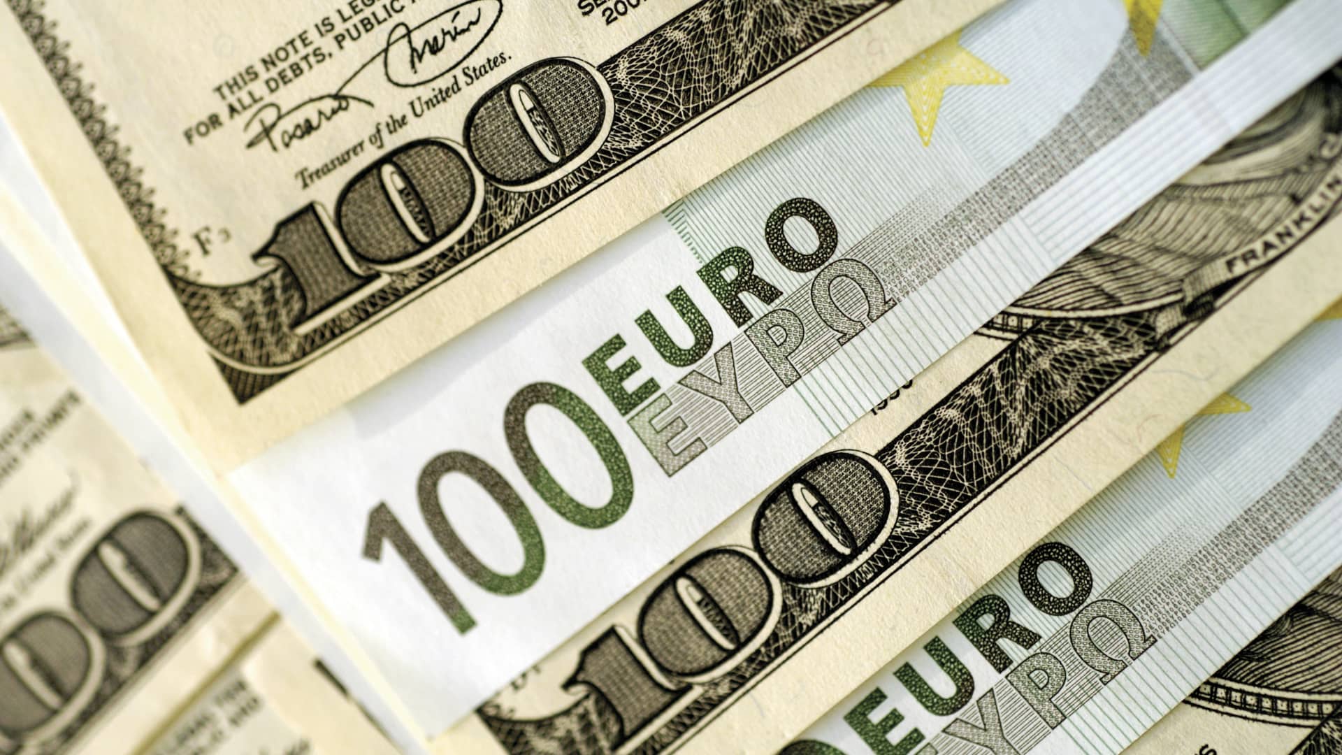 El precio del euro en República Dominicana de este lunes 23 junio de 2025, experimenta una ligera variación en su cotización frente al peso dominicano, según las tasas fijadas por los principales bancos del país.