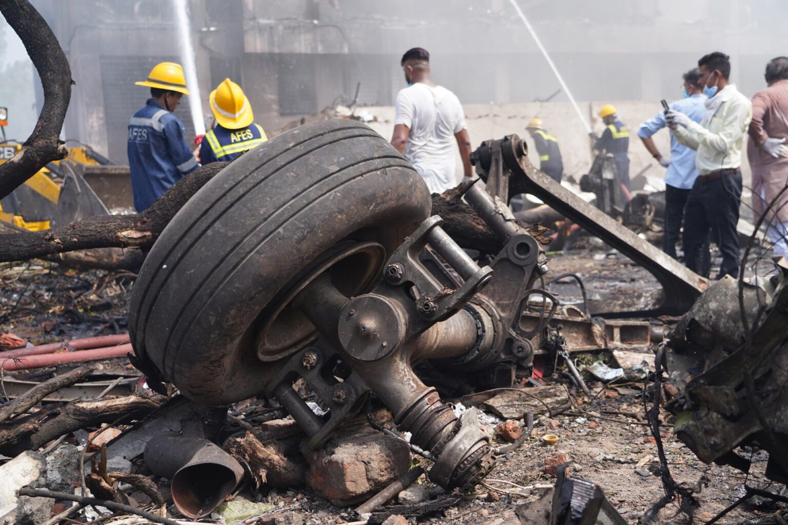 El Gobierno de la India admitió este jueves que el accidente del vuelo AI171 de Air India en la ciudad occidental de Ahmedabad, con 242 personas a bordo, ha resultado en una gran número de muertes, al afirmar que han "perdido a mucha gente" en la catástrofe.