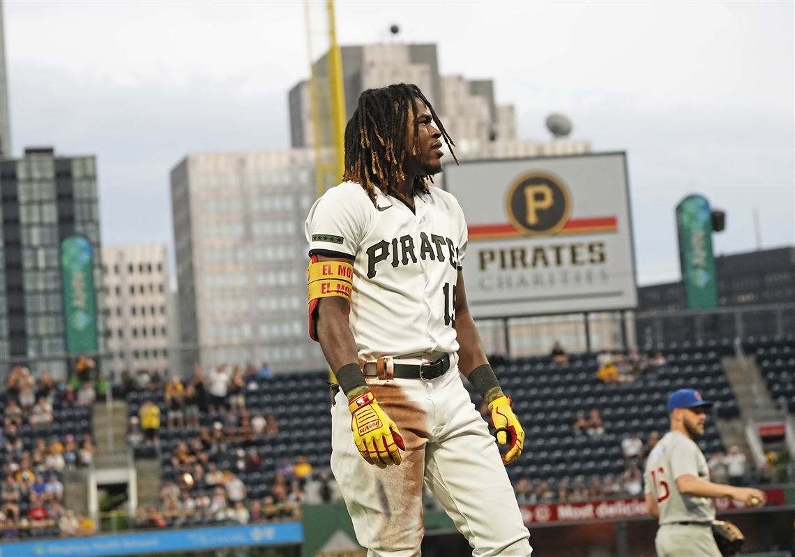El campocorto dominicano Oneil Cruz, de los Piratas de Pittsburgh, fue retirado del encuentro del martes por decisión del dirigente Don Kelly debido a una jugada en la que evidenció falta de esfuerzo al correr a primera base.