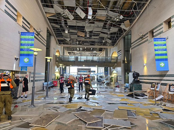 Un hospital localizado en la región de Beersheva, sur de Israel, sufrió este jueves un impacto directo durante el último lanzamiento de misiles iraníes contra Israel poco después de las 7:00 hora local (4:00 GMT), informaron los bomberos, sin que por el momento reportaran daños personales.
