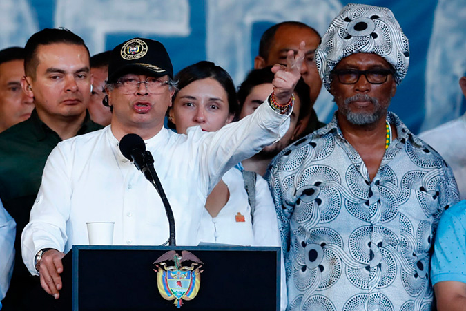El presidente colombiano, Gustavo Petro, aseguró que se siente traicionado por su gabinete de ministros porque no dan los resultados esperados y puso como ejemplo de esa situación al departamento del Chocó (oeste), uno de los más pobres de Colombia.