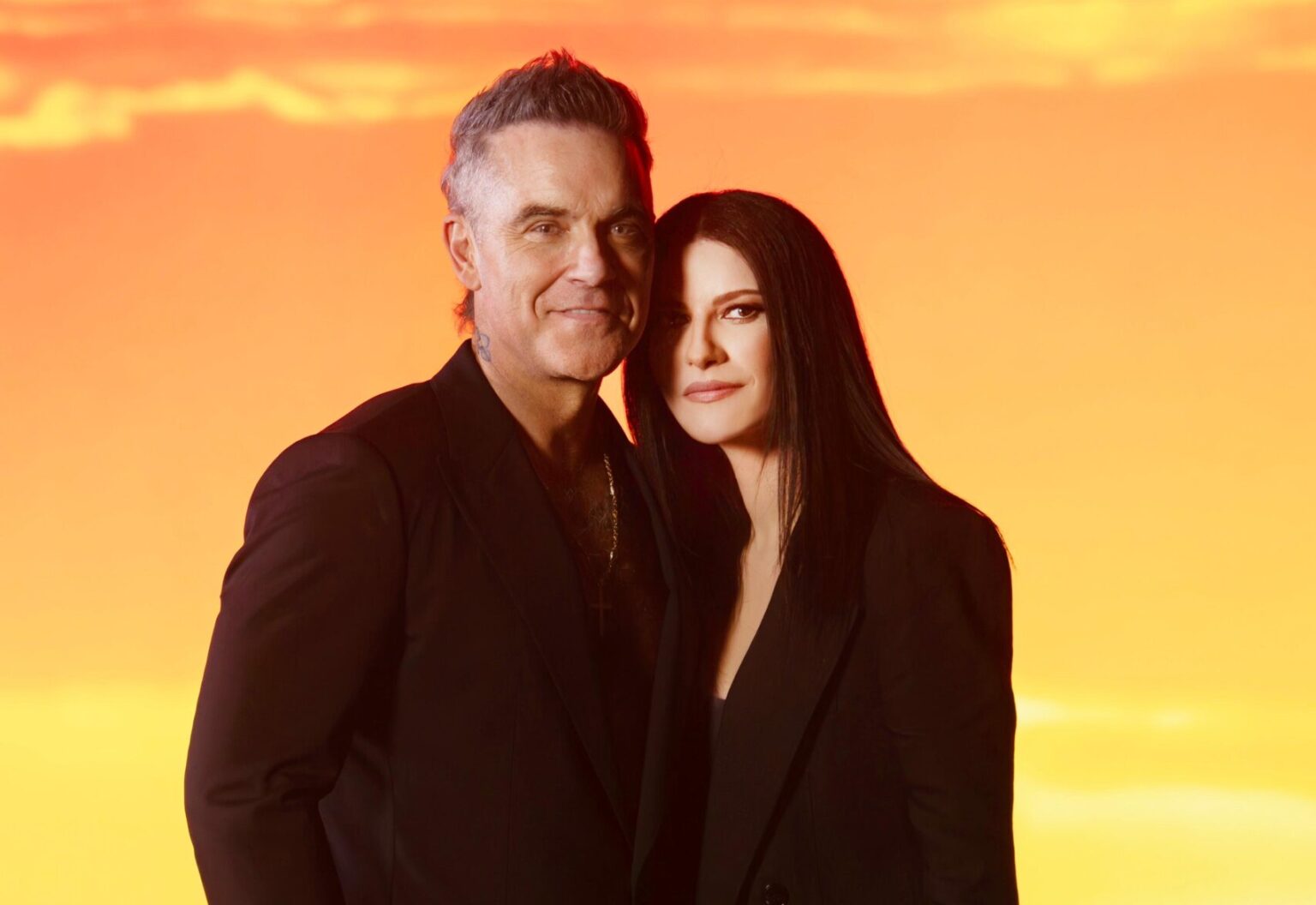 Laura Pausini, la artista italiana más galardonada y reconocida a nivel internacional, suma su voz a “Desire”, el primer himno oficial de la FIFA, compuesto e interpretado por el multipremiado y aclamado Robbie Williams, quien la invitó a unirse a esta histórica colaboración.