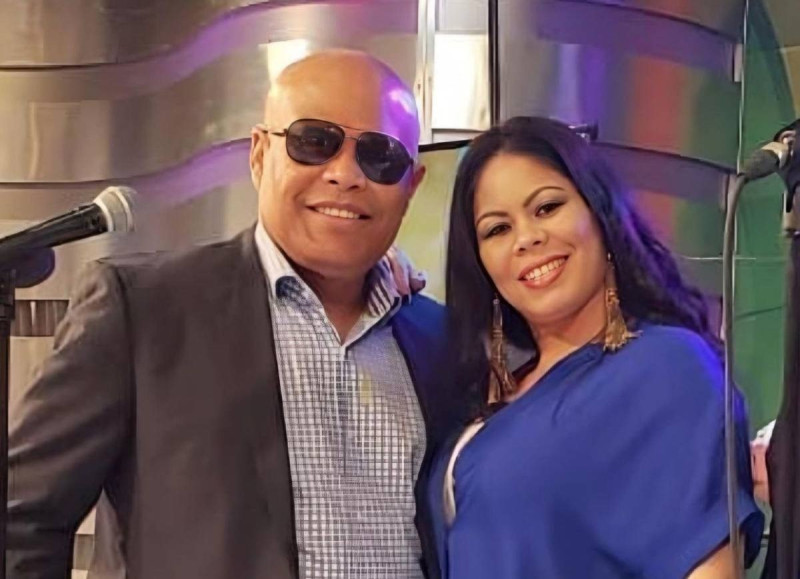 Zulinka Yadhira Pérez Lizardo, hija del reconocido merenguero Rubby Pérez, supuestamente recibió un cheque de un millón de pesos por la empresa Inversiones E & L, S.R.L., cuyo propietario es Antonio Espaillat, vinculado al establecimiento nocturno Jet Set, como compensación tras el colapso de la infraestructura que terminó con la vida de 236 personas y más de 180 heridos.
